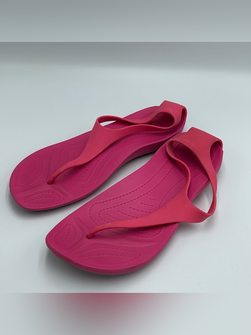 Crocs Pink Sandals Strappy Thong Size 9 Women’s Comfort Summer